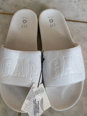 GAP White Embossed Logo Slide Sandals